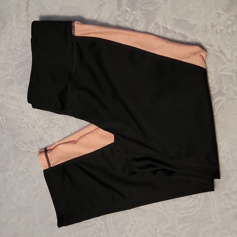 NWOT Womens Athletic Capri Leggings size M